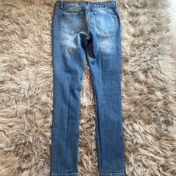 Like new smoke free home no pets barely worn - Picture 3 of 3